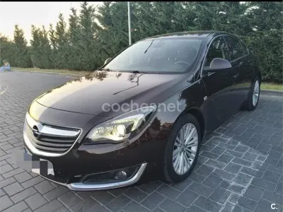 Usado Opel Insignia Selective 140 CV (102 kW) 2016 Granate Berlina