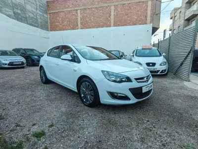 Brugt Opel Astra Sportive 110 HK (80 kW) 2014 Hvid Hatchback