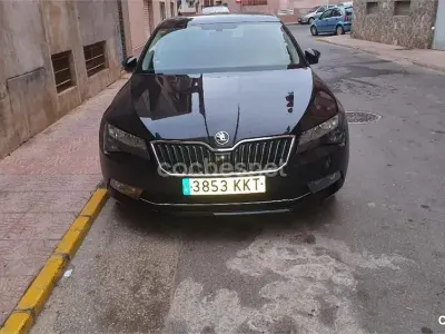Usado Skoda Superb Ambition 150 CV (110 kW) 2018 Negro Berlina