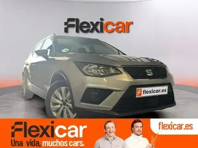 Usado Seat Arona Style 110 CV (80 kW) 2021 Gris SUV