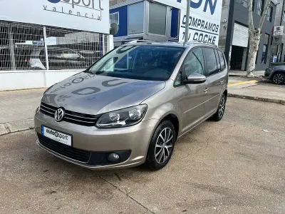 Usado VW Touran Advance 105 CV (77 kW) 2015 Beige Monovolumen
