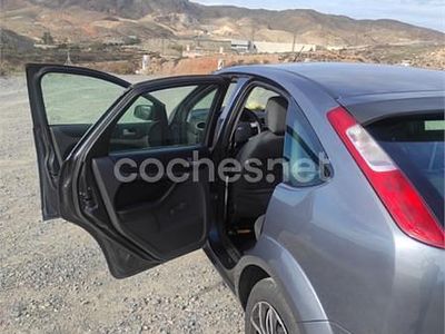 Gris / plata Usado 2007 Ford Focus Trend Berlina | 5500 € (Un poco caro)