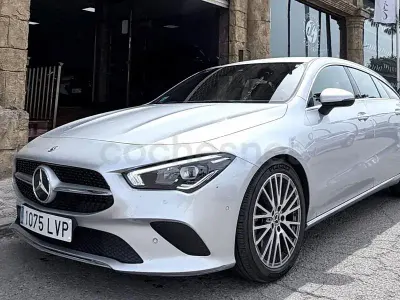 Usado Mercedes CLA220 Shooting Brake 190 CV (139 kW) 2021 Gris / plata Familiar