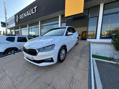 Usado Skoda Fabia Selection 95 CV (69 kW) 2025 Blanco Utilitario