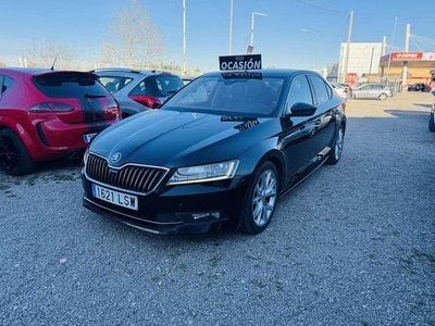 Usado Skoda Superb Active 150 CV (110 kW) 2016 Negro Berlina