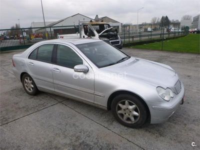 Usado Mercedes C220 Elegance 143 CV (105 kW) 2003 Gris / plata Berlina