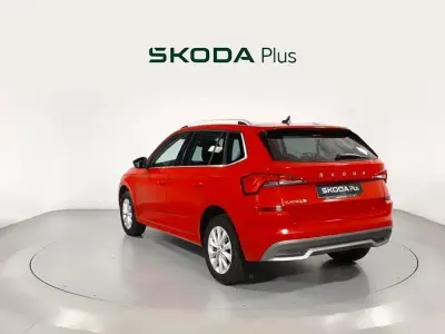 Usado Skoda Kamiq Ambition 110 CV (80 kW) 2022 Rojo SUV