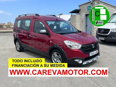 Usado Dacia Dokker Comfort 95 CV (69 kW) 2020 Granate Monovolumen