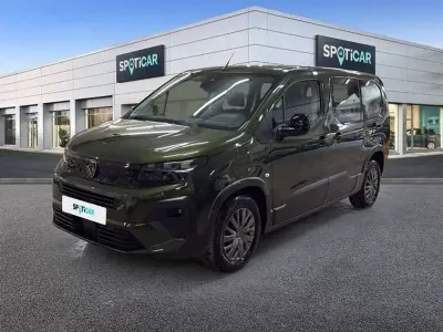 Usado Peugeot Rifter Allure 102 CV (75 kW) 2025 Verde Monovolumen