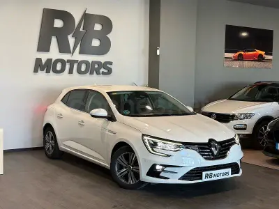 Usado Renault Mégane IV Zen 140 CV (102 kW) 2021 Blanco Berlina