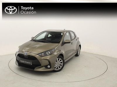 Amarillo Usado 2024 Toyota Yaris Hybrid Active Berlina | 21.005 € (Precio justo)