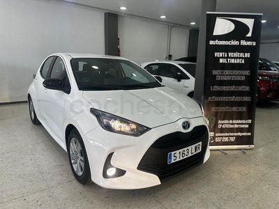 Usado Toyota Yaris Hybrid Business Edition 116 CV (85 kW) 2022 Blanco Berlina