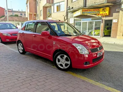 Usado Suzuki Swift GL 102 CV (75 kW) 2005 Rojo Utilitario