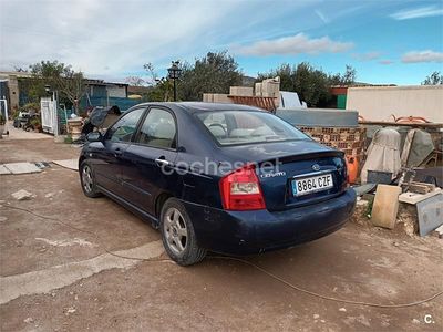 Usado Kia Cerato LX 105 CV (77 kW) 2004 Azul Berlina