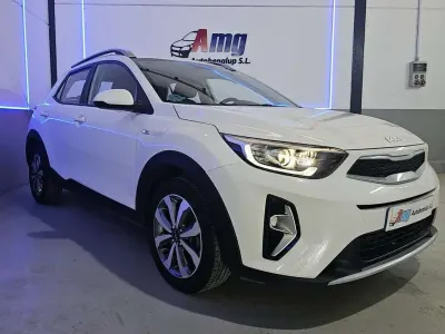 Usado Kia Stonic 84 CV (61 kW) 2023 Blanco SUV