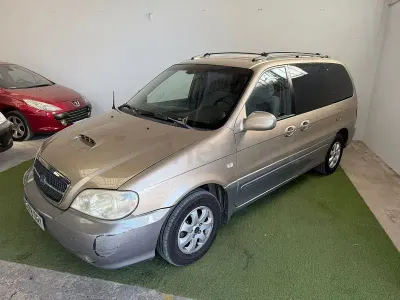 Usado Kia Carnival LX 144 CV (105 kW) 2005 Beige Monovolumen