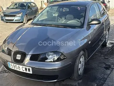 Usado Seat Ibiza 100 CV (73 kW) 2004 Beige Utilitario