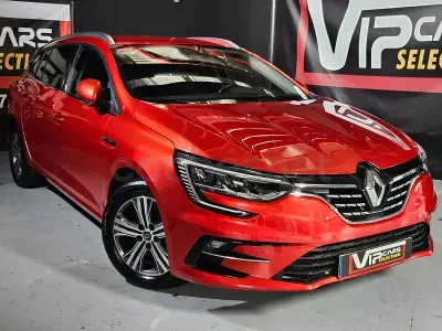 Usado Renault Mégane GrandTour Intens 115 CV (84 kW) 2021 Granate Familiar
