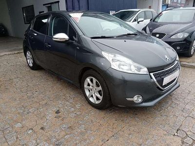 Usado Peugeot 208 Style 82 CV (60 kW) 2015 Gris Utilitario