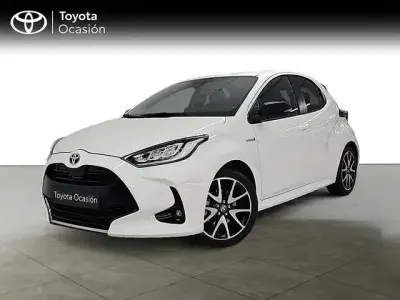 Usado Toyota Yaris Hybrid Style 116 CV (85 kW) 2022 Blanco Berlina