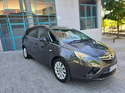 Usado Opel Zafira Tourer Excellence 130 CV (95 kW) 2013 Gris / plata Monovolumen
