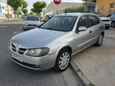 Usado Nissan Almera Visia 98 CV (72 kW) 2005 Gris / plata Berlina