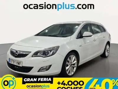 Usado Opel Astra Excellence 125 CV (91 kW) 2012 Blanco Familiar