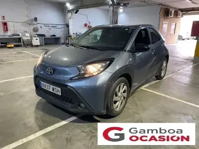 Usado Toyota Aygo X Play 72 CV (52 kW) 2024 Gris SUV