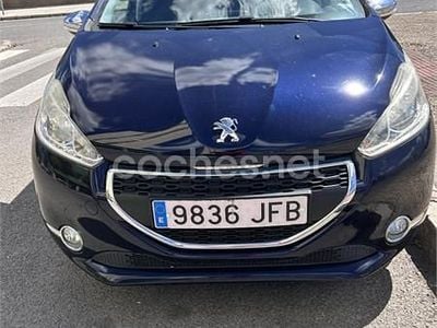 Usado Peugeot 208 Active 82 CV (60 kW) 2015 Azul Utilitario