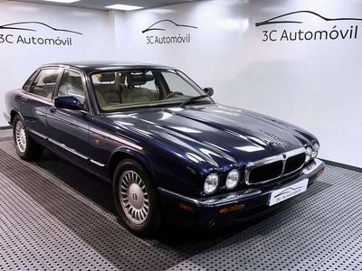 Usado Jaguar XJ8 Executive 239 CV (175 kW) 1998 Azul Berlina