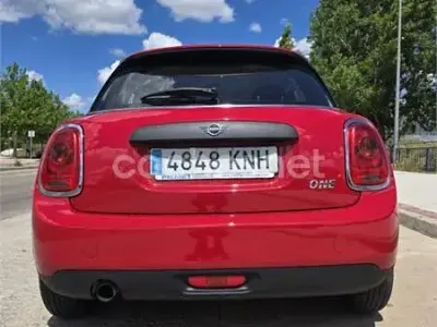 Usado Mini ONE 102 CV (75 kW) 2018 Rojo Utilitario
