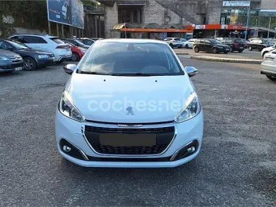 Usado Peugeot 208 Signature Sky 110 CV (80 kW) 2019 Blanco Utilitario