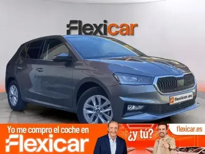 Usado Skoda Fabia Selection 80 CV (58 kW) 2025 Gris Utilitario