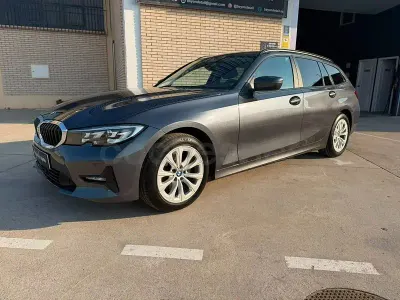 Usado BMW 320 Comfort Edition 190 CV (139 kW) 2021 Gris / plata Familiar