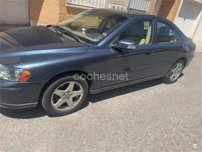 Usado Volvo S60 Momentum 126 CV (92 kW) 2007 Azul Berlina