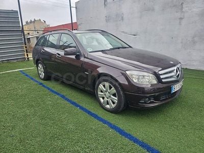 Usado Mercedes C200 136 CV (100 kW) 2010 Granate Familiar