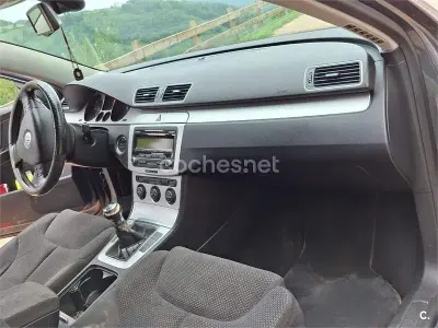 Usado VW Passat Advance 140 CV (102 kW) 2009 Gris / plata Berlina