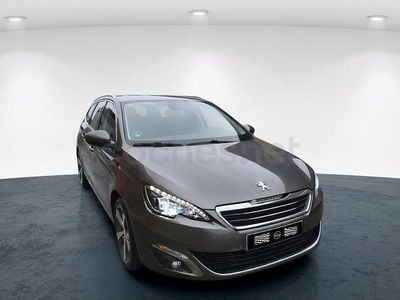 Usado Peugeot 308 SW Allure 120 CV (88 kW) 2016 Gris / plata Familiar