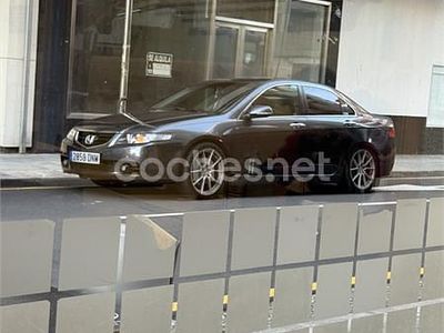 Usado Honda Accord Executive 140 CV (102 kW) 2005 Gris / plata Berlina