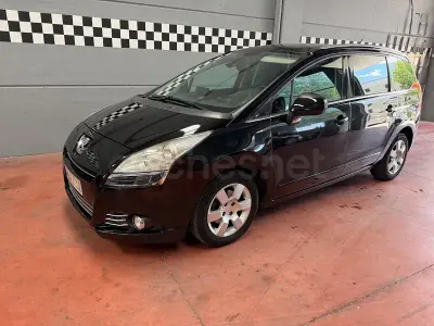 Usado Peugeot 5008 Active 112 CV (82 kW) 2011 Negro Monovolumen