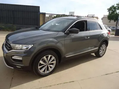 Usado VW T-Roc Advance 110 CV (80 kW) 2022 Gris SUV