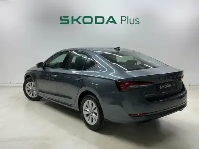 Usado Skoda Octavia Selection 150 HP (110 kW) 2025 Cinzento Sedan