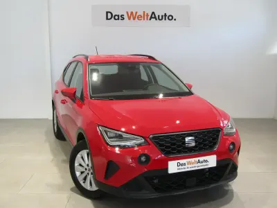 Usado Seat Arona Style Plus 110 CV (80 kW) 2022 Rojo SUV