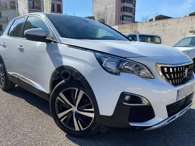 Usado Peugeot 3008 Allure 130 CV (95 kW) 2020 Blanco SUV
