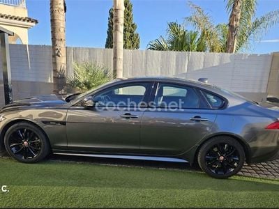 Usado Jaguar XF R-Sport 180 CV (132 kW) 2018 Gris / plata Berlina