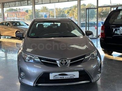 Usado Toyota Auris 132 CV (97 kW) 2015 Gris / plata Berlina