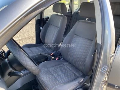 Gris / plata Usado 2007 VW Polo Advance Berlina | 3900 € (Precio justo)