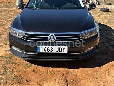 Usado VW Passat Advance 120 CV (88 kW) 2015 Negro Berlina