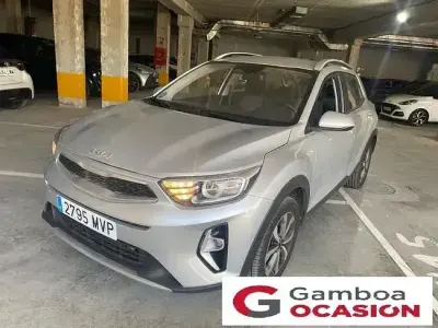 Usado Kia Stonic 101 CV (74 kW) 2024 Gris SUV