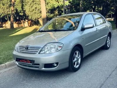 Usado Toyota Corolla Terra 116 CV (85 kW) 2005 Plateado Utilitario